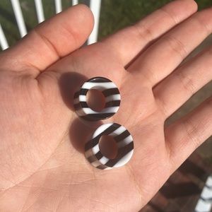 5/8 black & white stripe eyelet plugs gauges